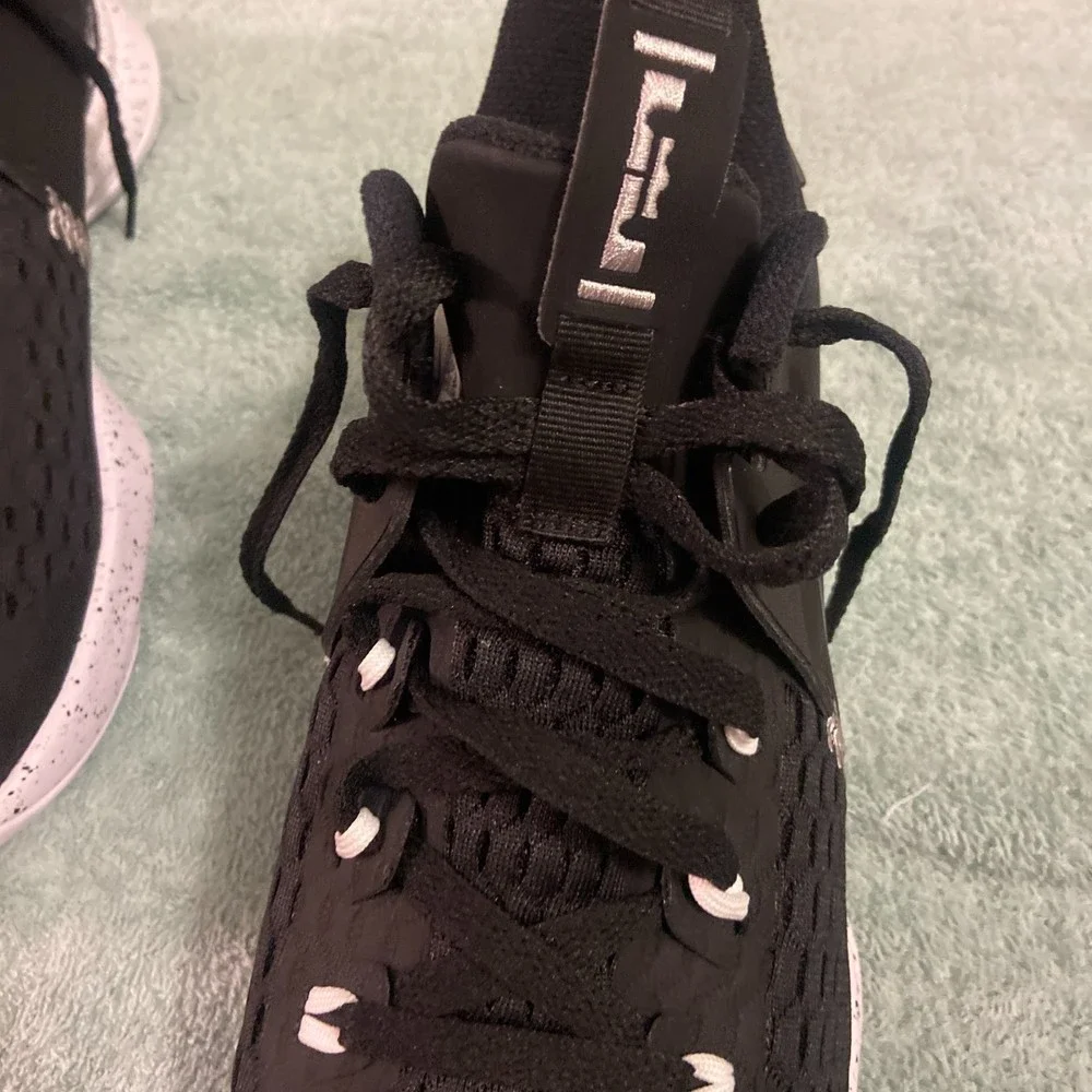 (SOLD) NWOB Nike Lebron "Witness 5" Shoes - Picture 7 of 11